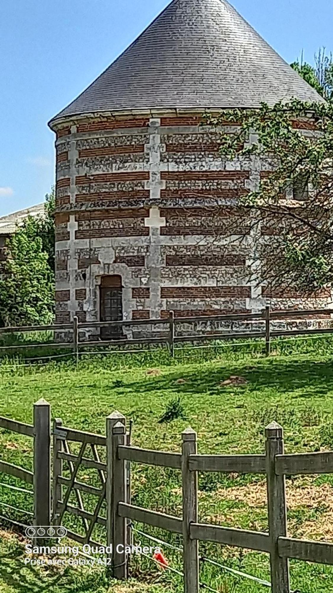 Gite Clos Masure De Blevillot Saint-Gilles-de-la-Neuville Eksteriør billede